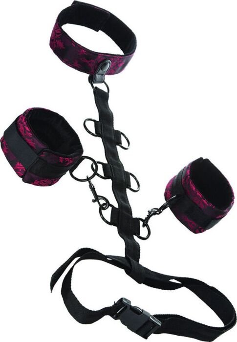 Necklace with restrictions body