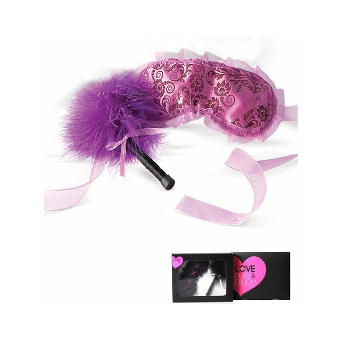 Kit duster and purple mascara