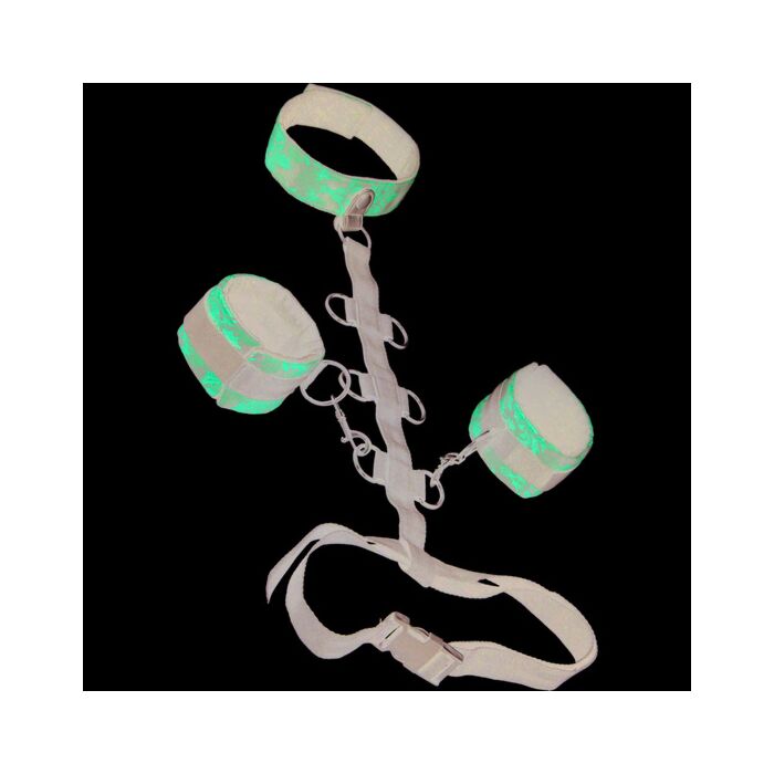 Necklace with restrictions body